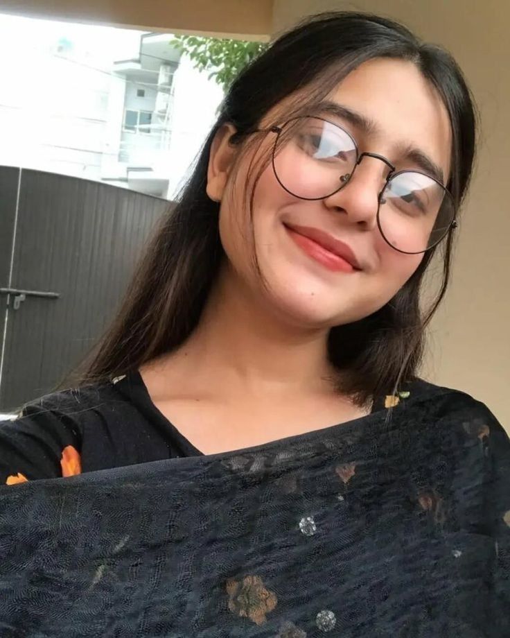 Call Girls Service in Karachi